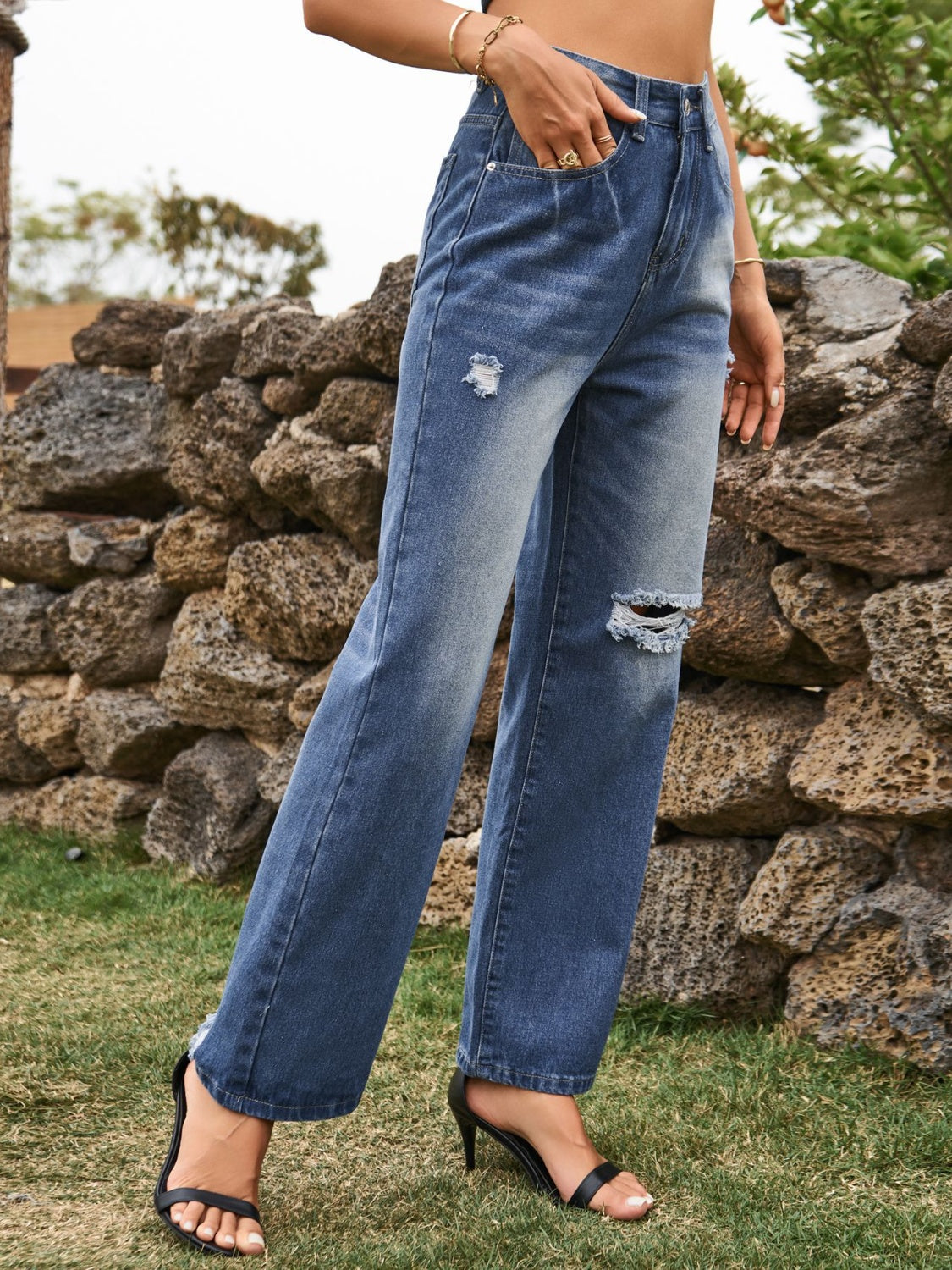 Distressed Jeans with Pockets - The Daily Makeover