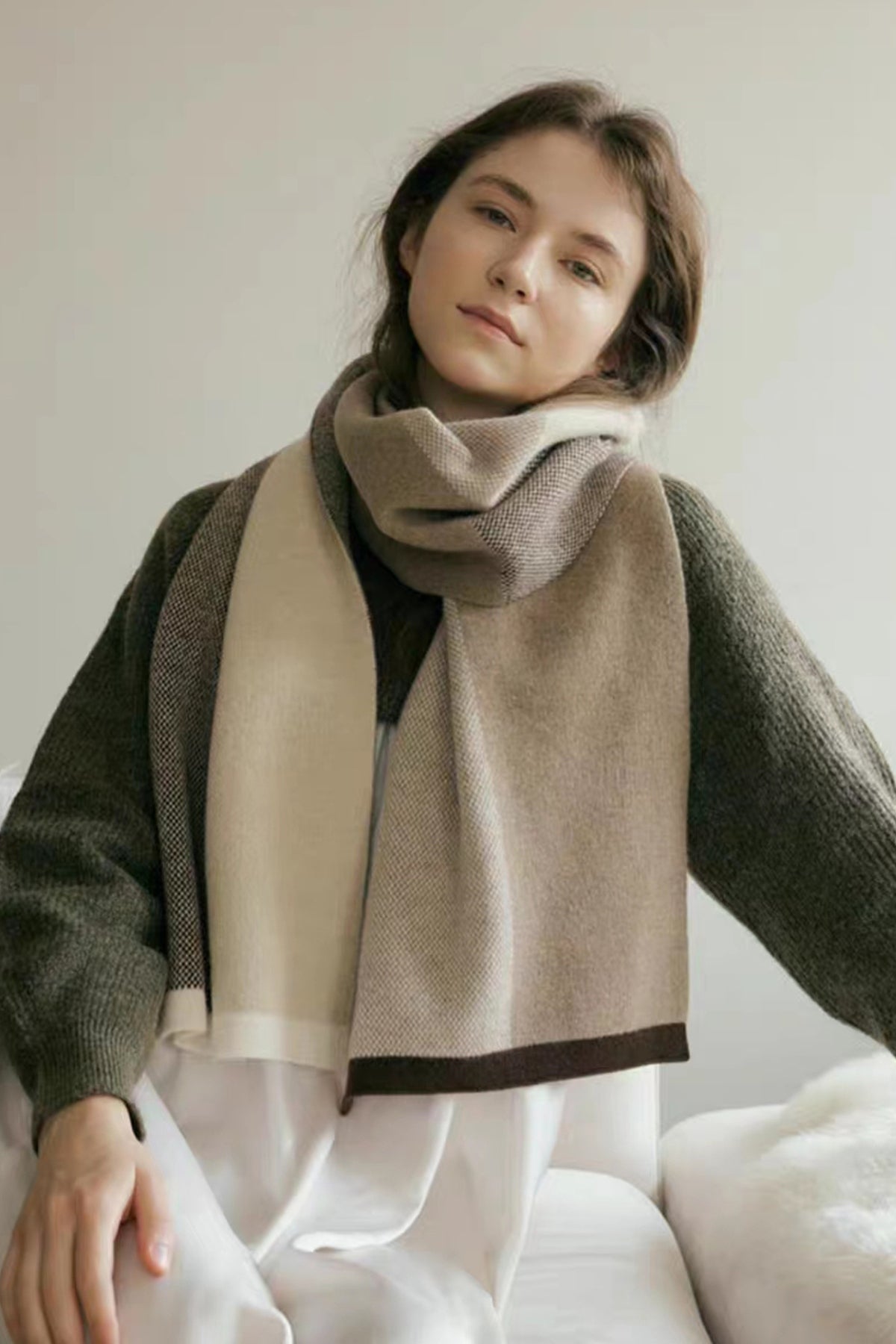 Thermal Contrast Acrylic Scarf - The Daily Makeover