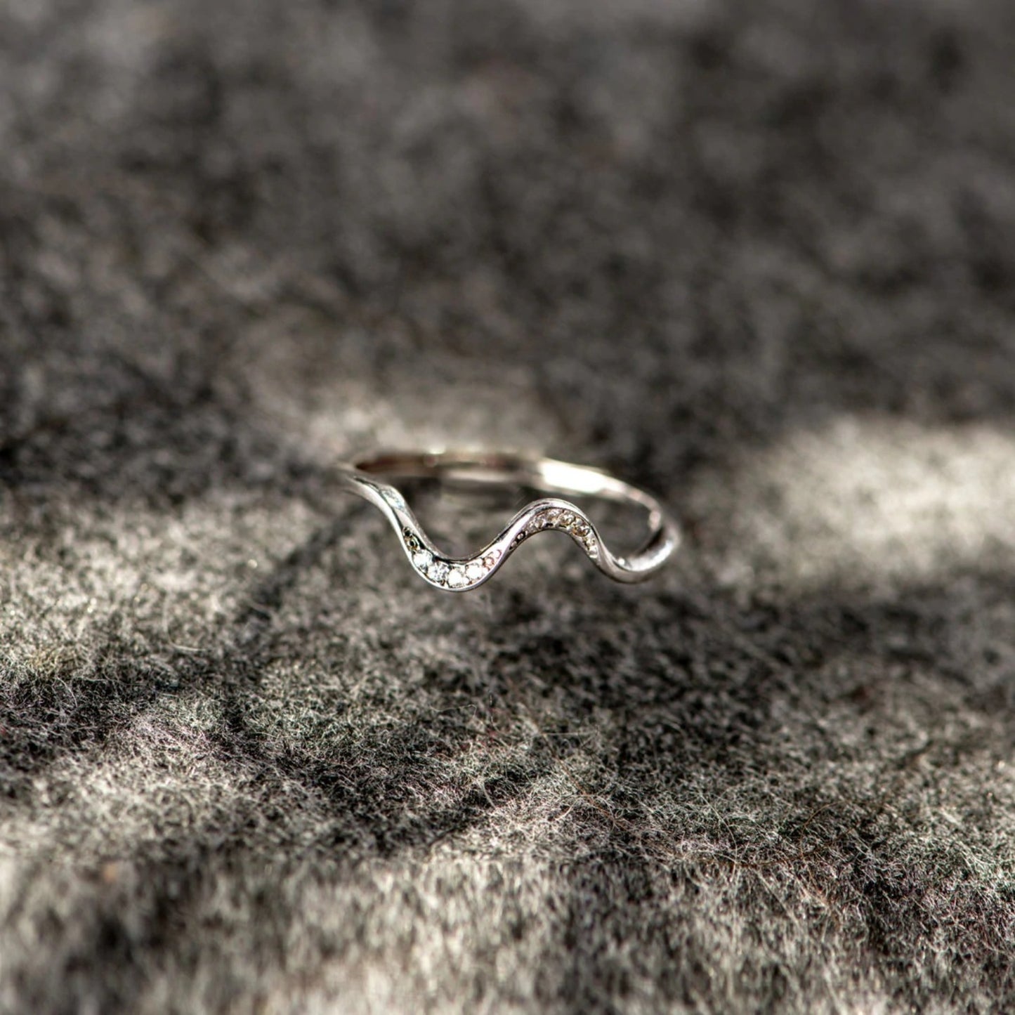 925 Sterling Silver Inlaid Zircon Wave Shape Ring - The Daily Makeover
