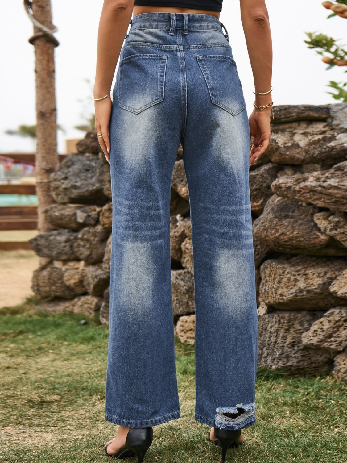 Distressed Jeans with Pockets - The Daily Makeover