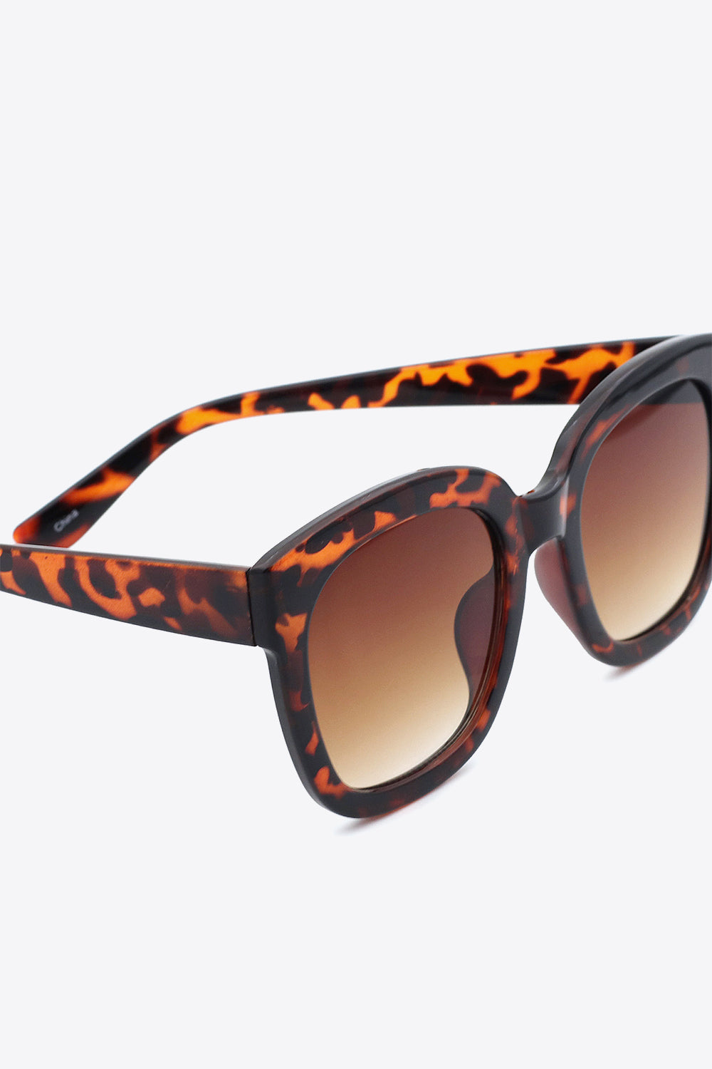 Polycarbonate Frame Square Sunglasses - The Daily Makeover