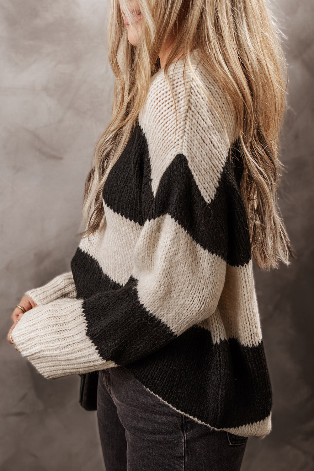 Color Block Round Neck Sweater - The Daily Makeover